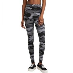 Wild Fable NWT High-Waisted Gray Camo Classic Legging Size-S & M